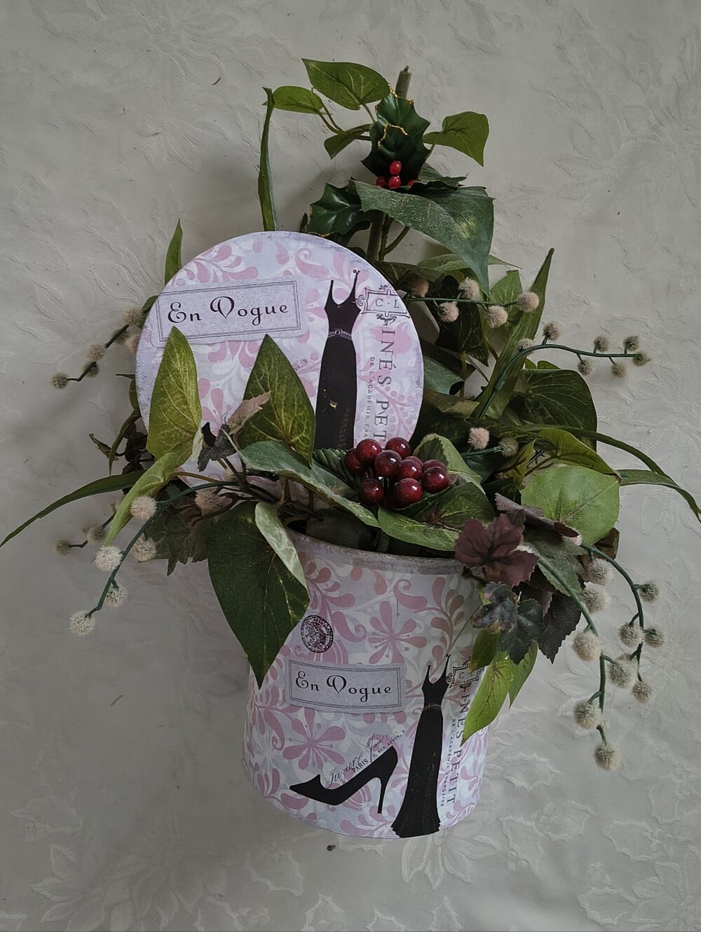 2010 Mo Mullan Artist Decorated En Vogue Paris Box Artificial Flower Arrangement